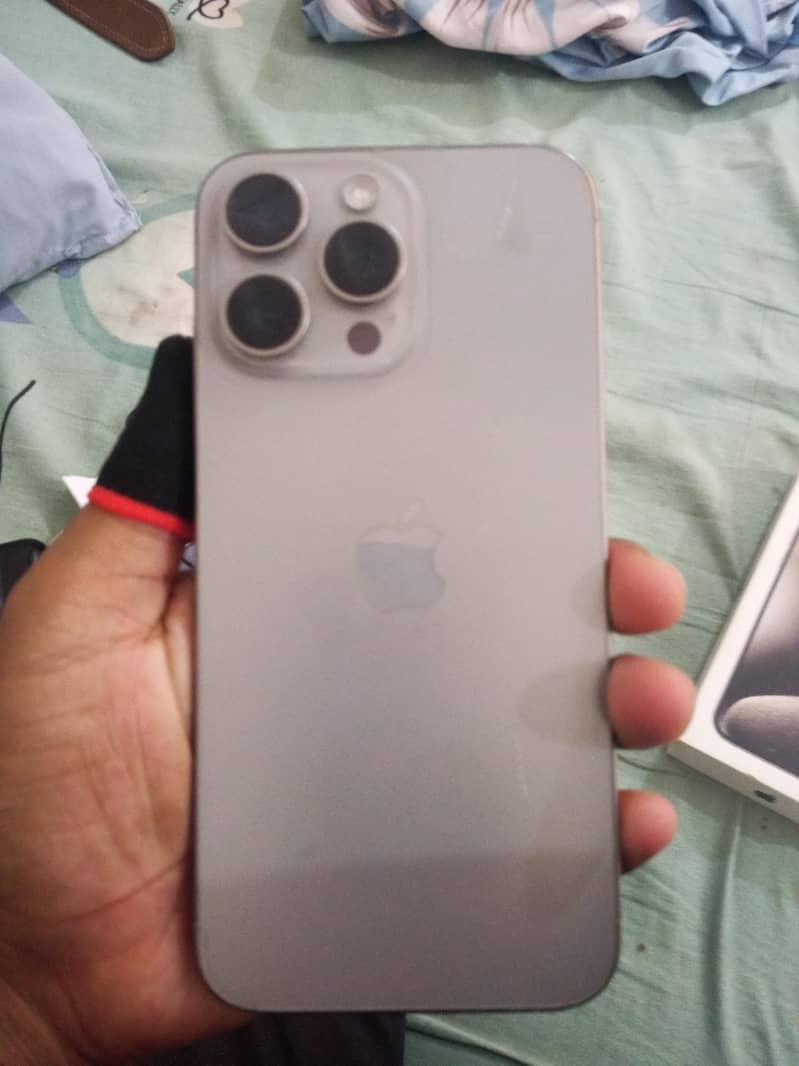 Apple iPhone 15 Pro Max 1