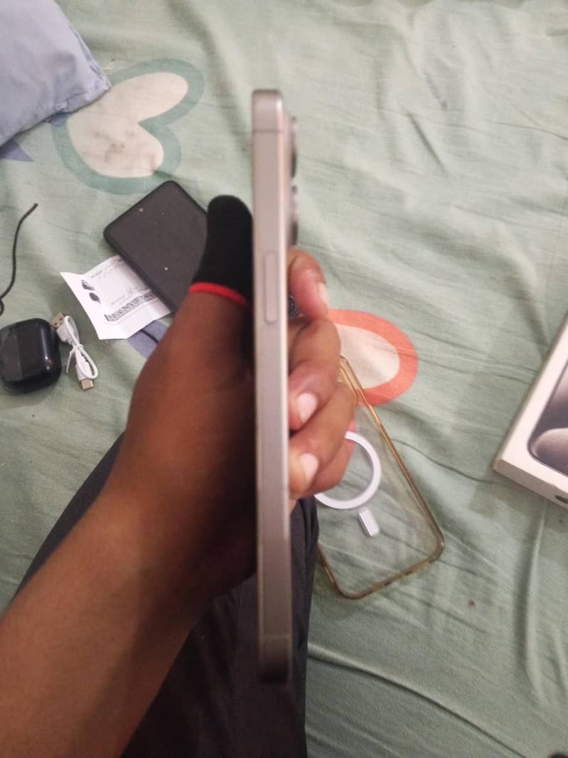 Apple iPhone 15 Pro Max 3