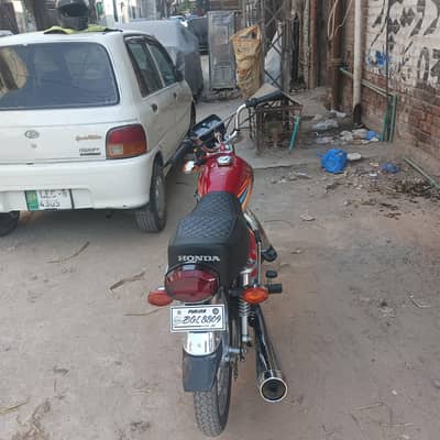 honda 125 colour red all ok
