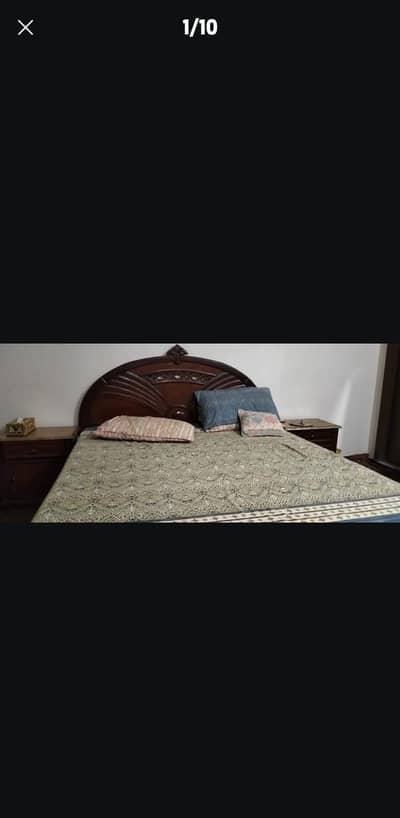 bed set in good condition