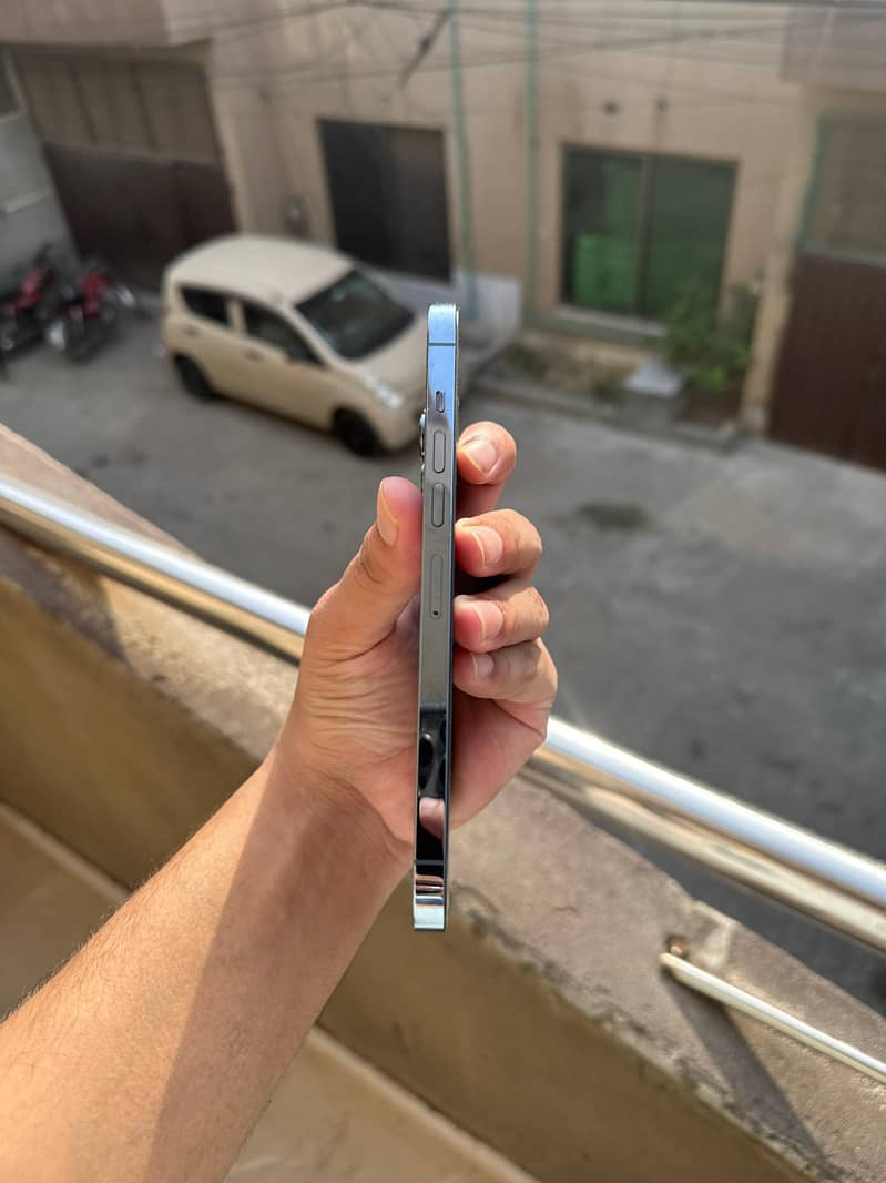 Apple iPhone 13 Pro Max 3