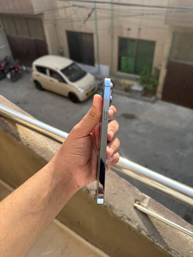 Apple iPhone 13 Pro Max 4