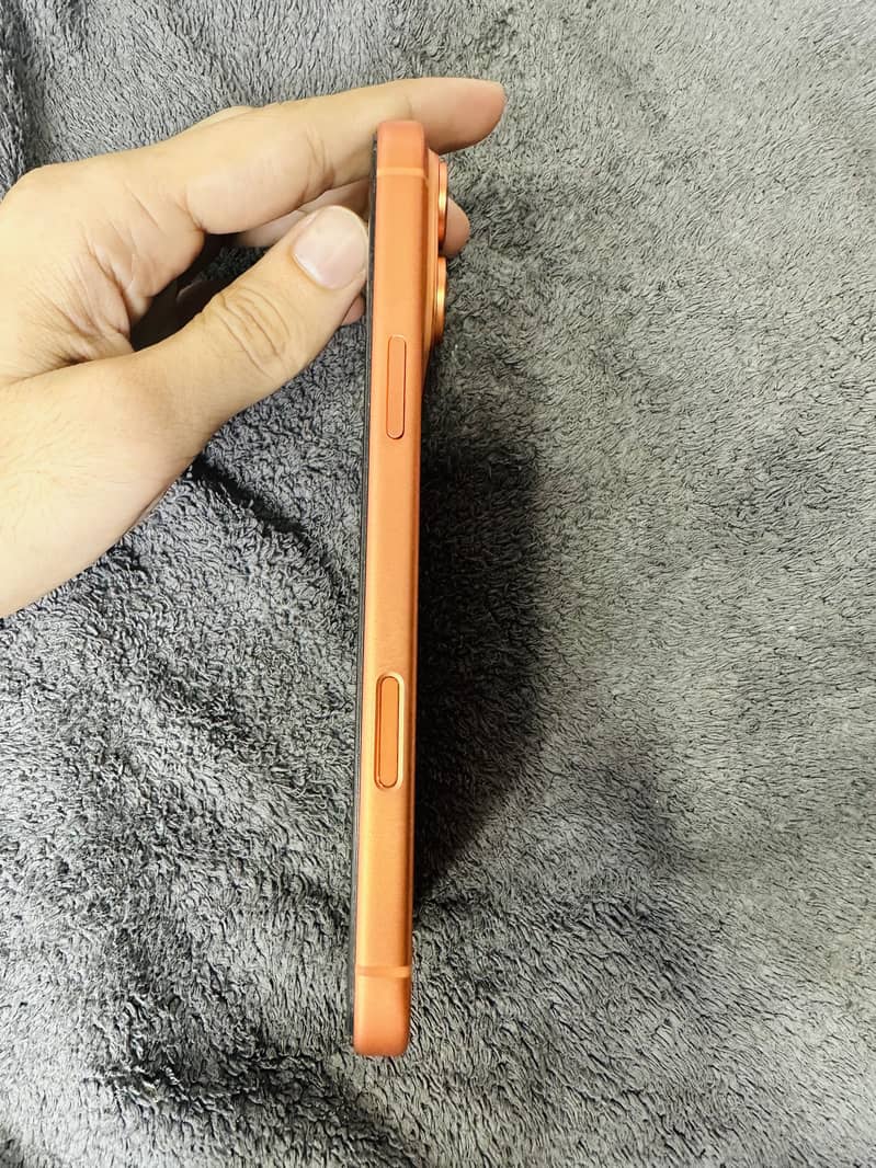 Apple iPhone 17 Pro Max 4