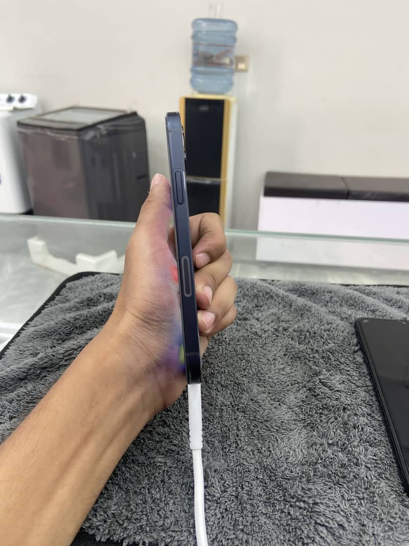 Apple iPhone 12 0