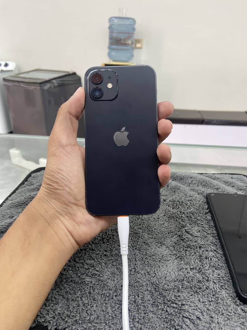 Apple iPhone 12 2