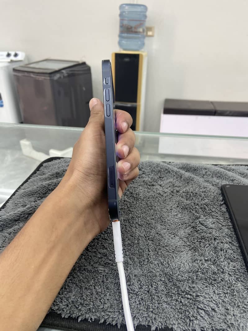 Apple iPhone 12 3
