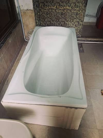 Bath tub