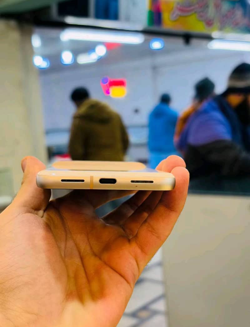 Google Pixel 8 4
