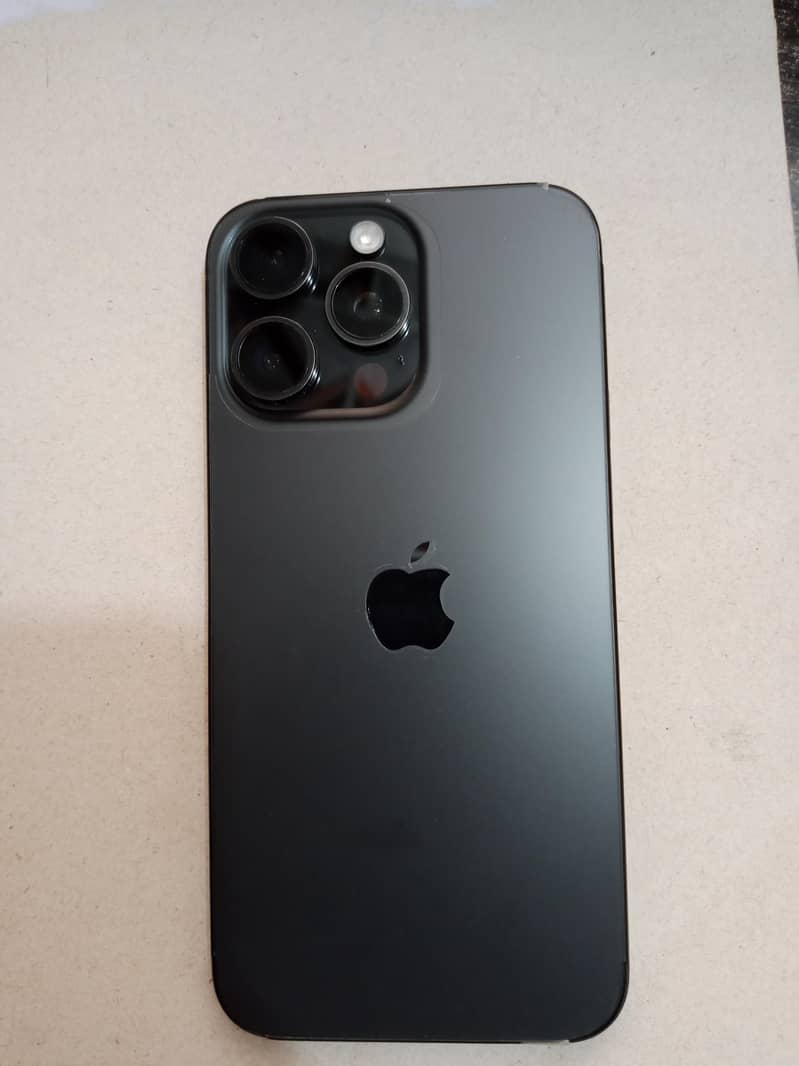 Apple iPhone 15 Pro Max 4