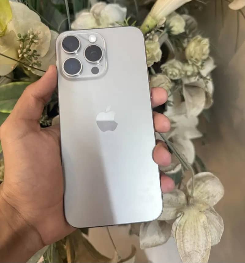 Apple iPhone 15 Pro Max 0