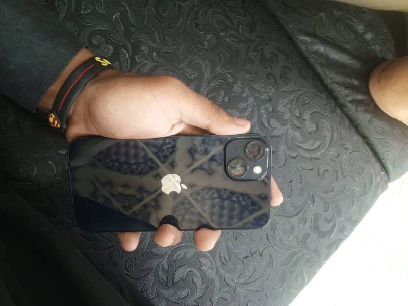 Apple iPhone 13 5