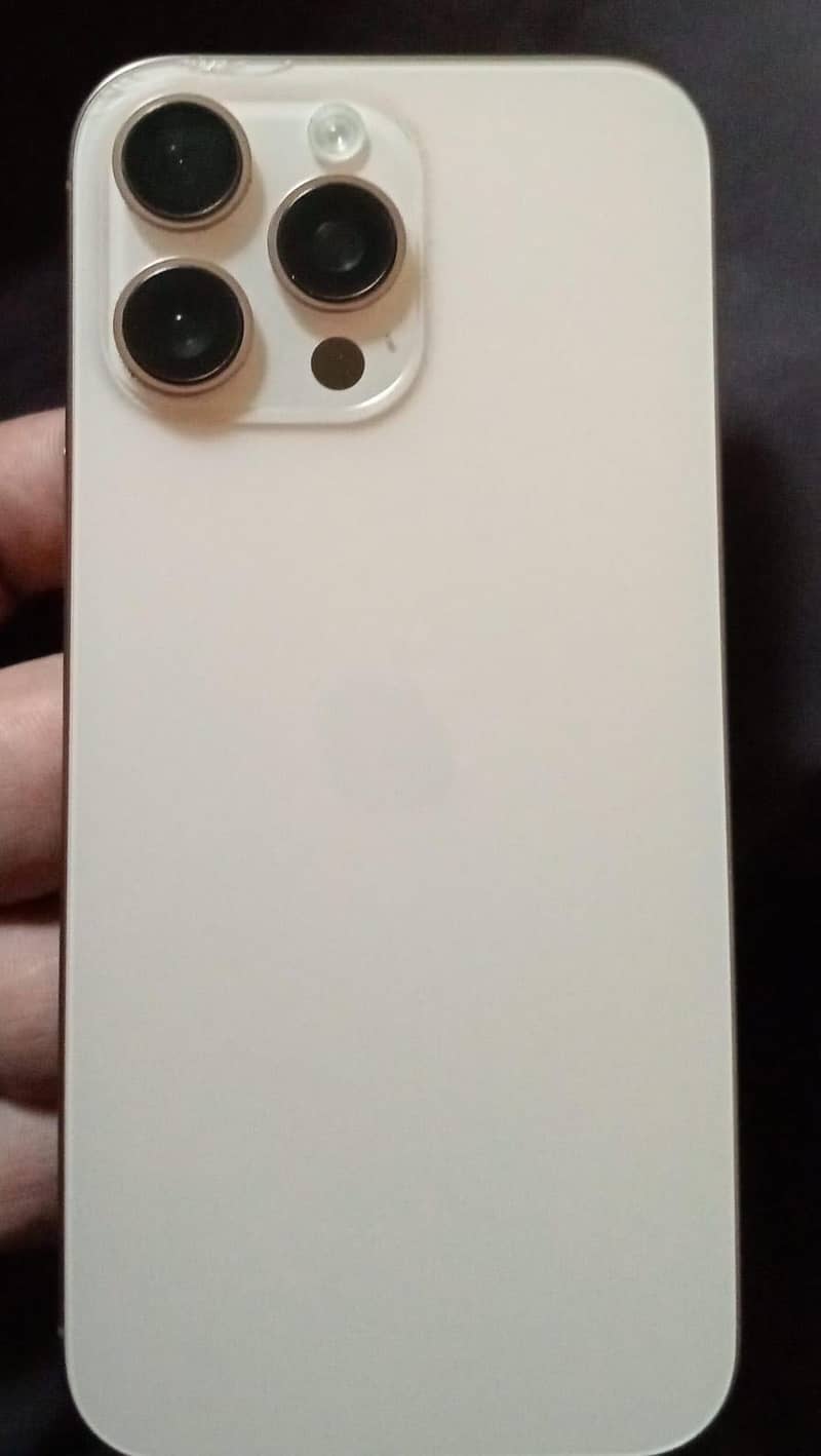 Apple iPhone 16 Pro Max 3