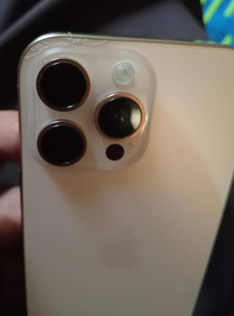 Apple iPhone 16 Pro Max 5