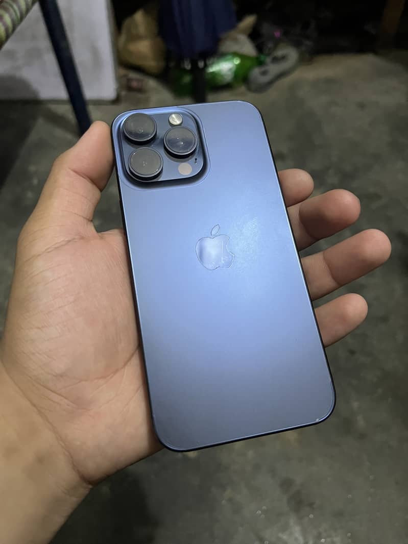 Apple iPhone 15 Pro Max 1