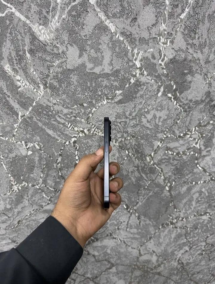 Apple iPhone 15 Pro 2