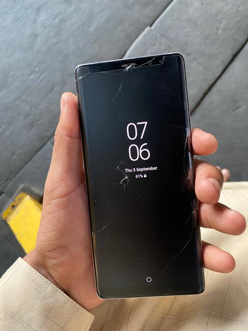 Samsung Mobile Note 8 1