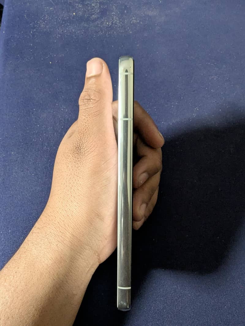 Samsung Mobile S22 1