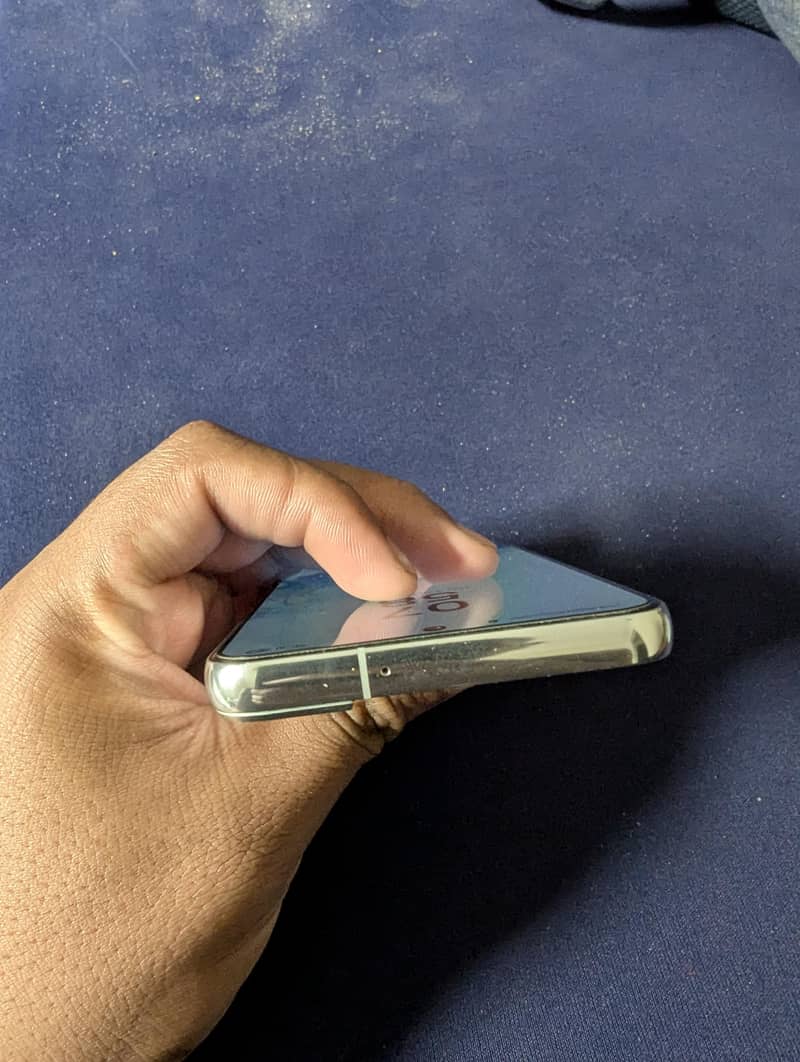 Samsung Mobile S22 3