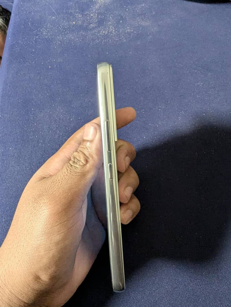 Samsung Mobile S22 4