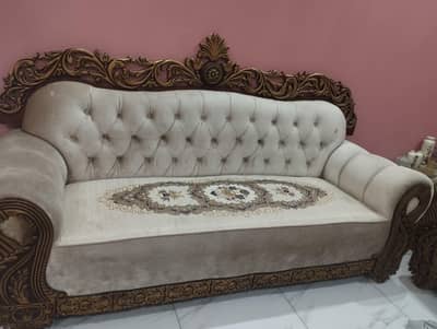5 seater in off white and golden colour