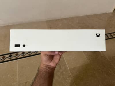 Xbox series s in excellent condition like brand new