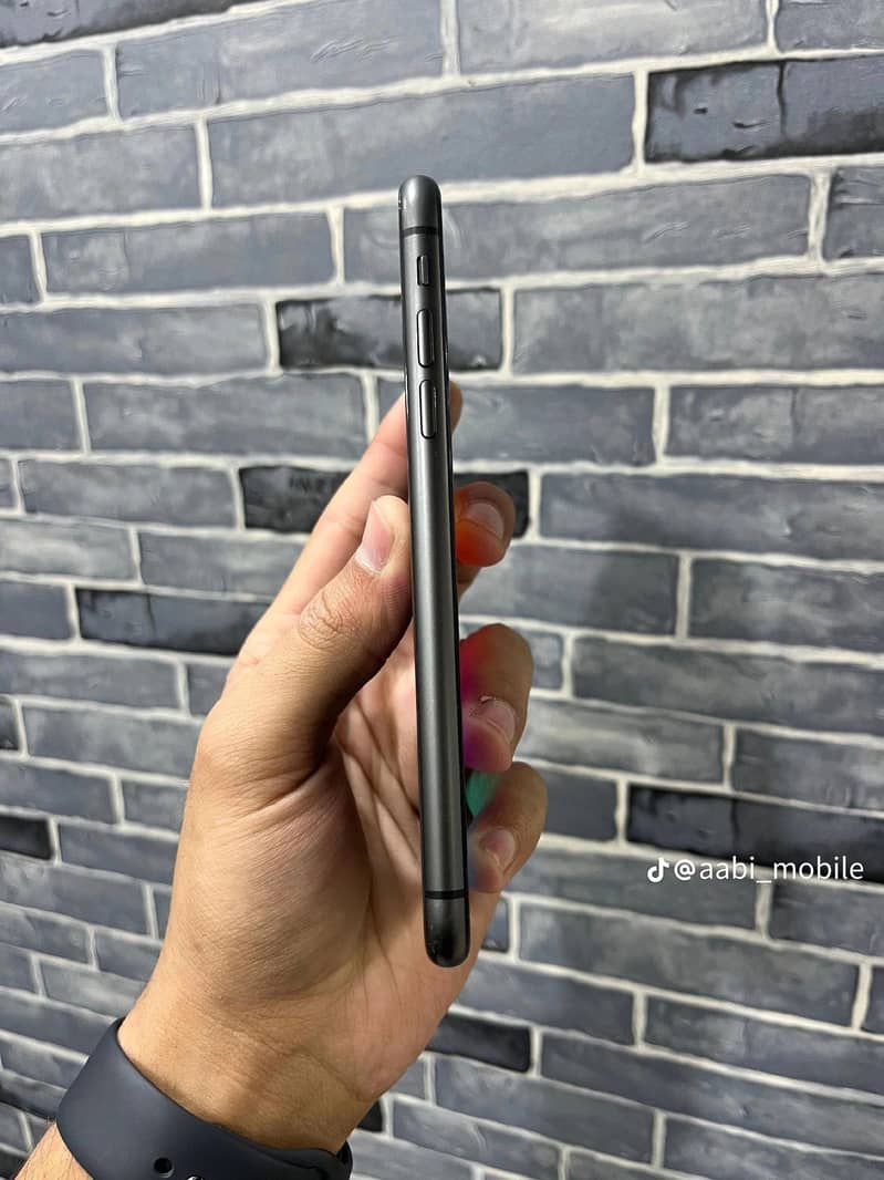 Apple iPhone 11 3
