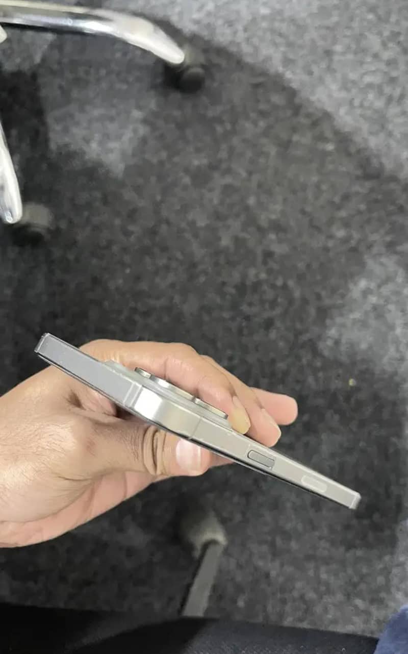 Apple iPhone 15 Pro Max 1