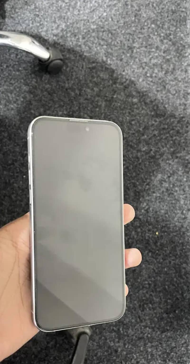 Apple iPhone 15 Pro Max 2