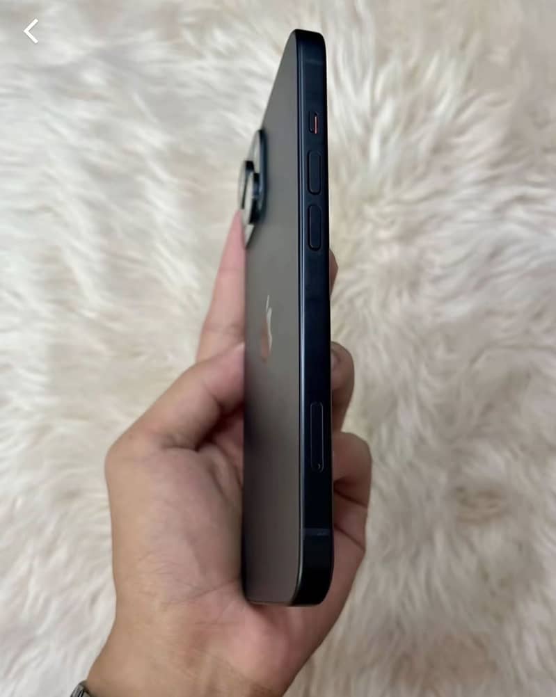 Apple iPhone 15 2
