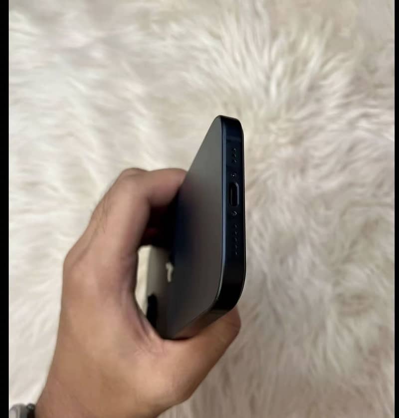 Apple iPhone 15 3