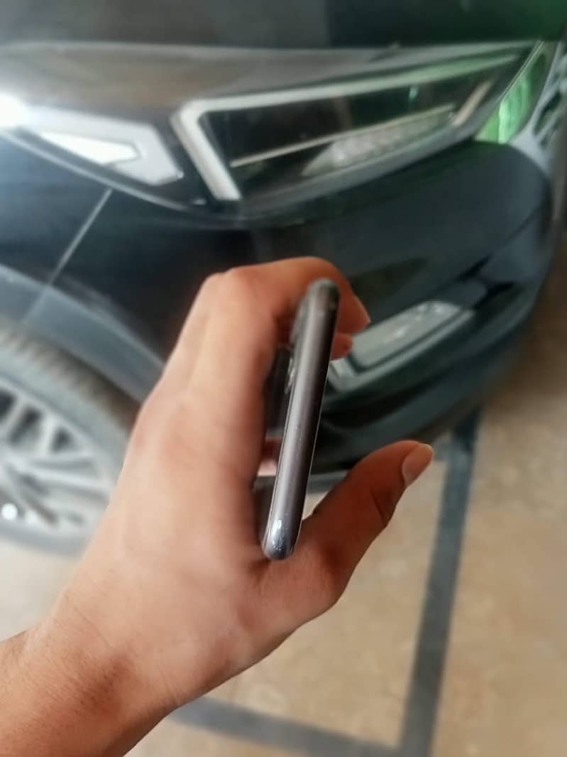 Apple iPhone 11 3