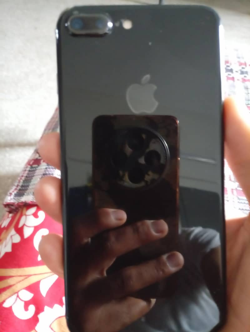 Apple iPhone 7 Plus 6