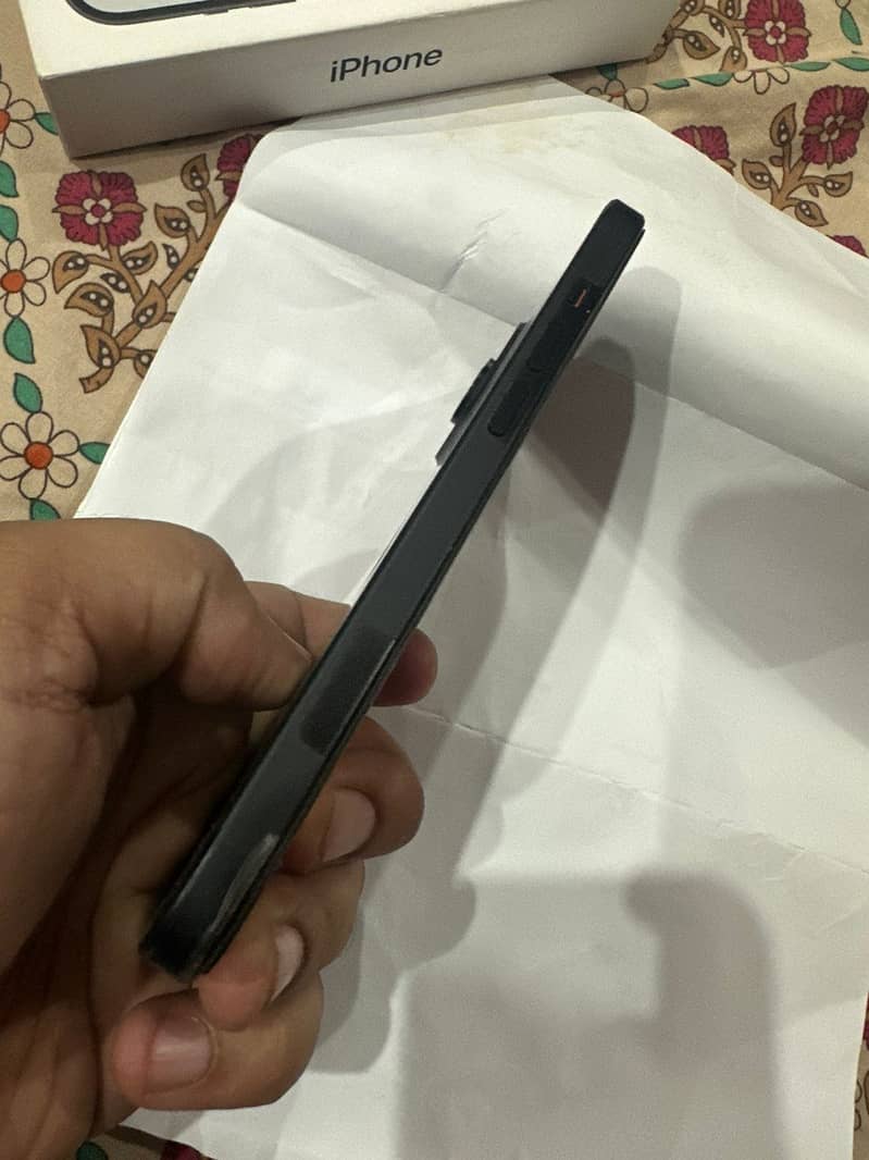 Apple iPhone 15 4