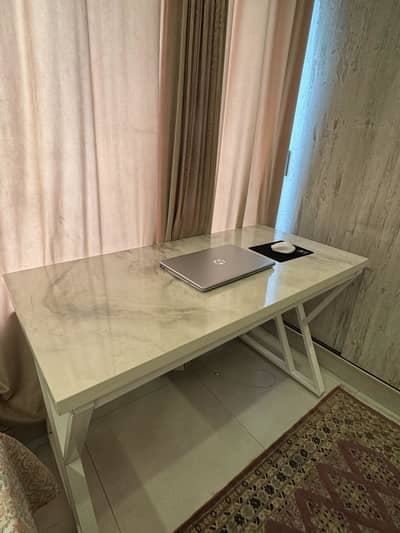 Office table/ computer table