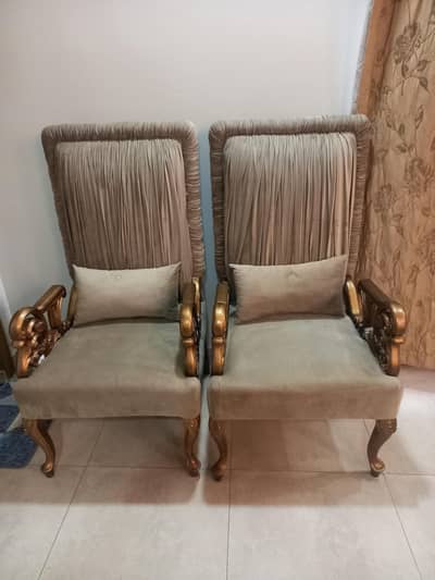Heighted solid wood luxurious chairs