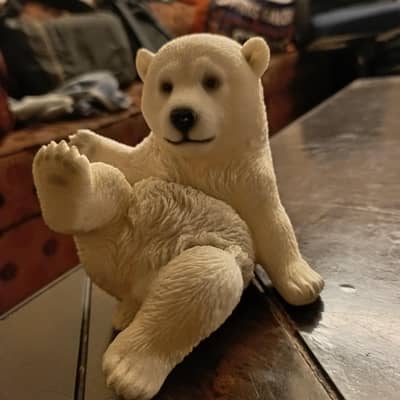 White Polar Bear Decorative Figurine – Cute Home/Office Decor | Used