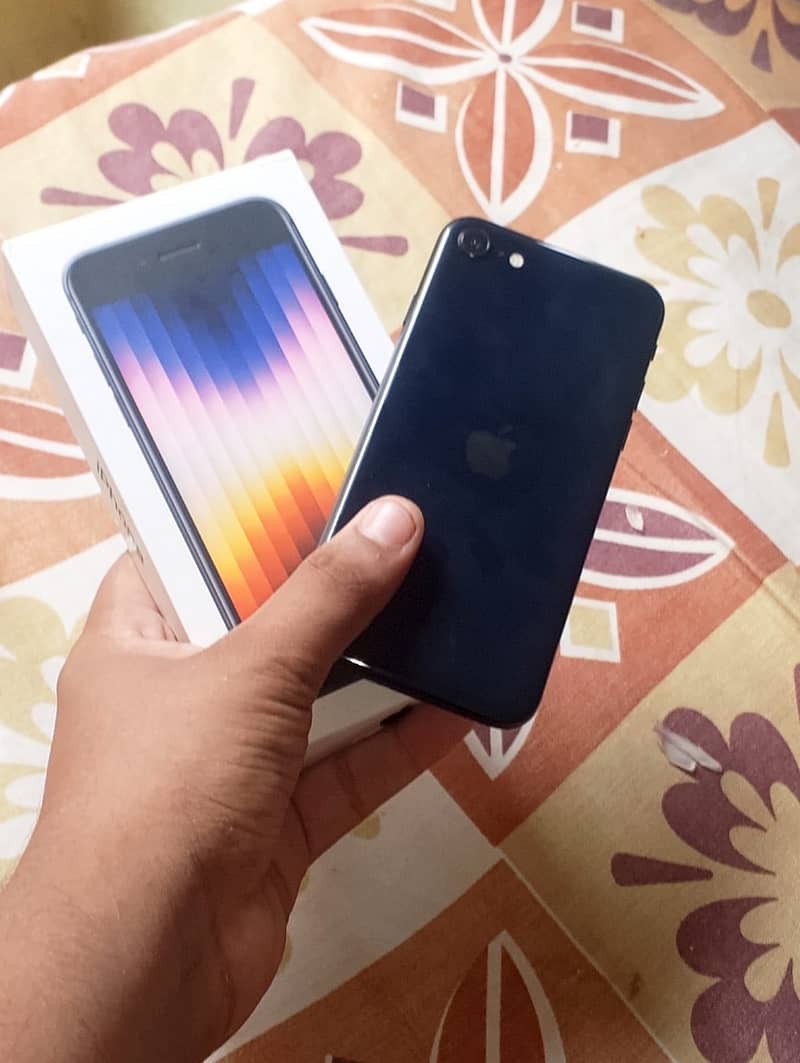 Apple iPhone SE 3rd generation 0