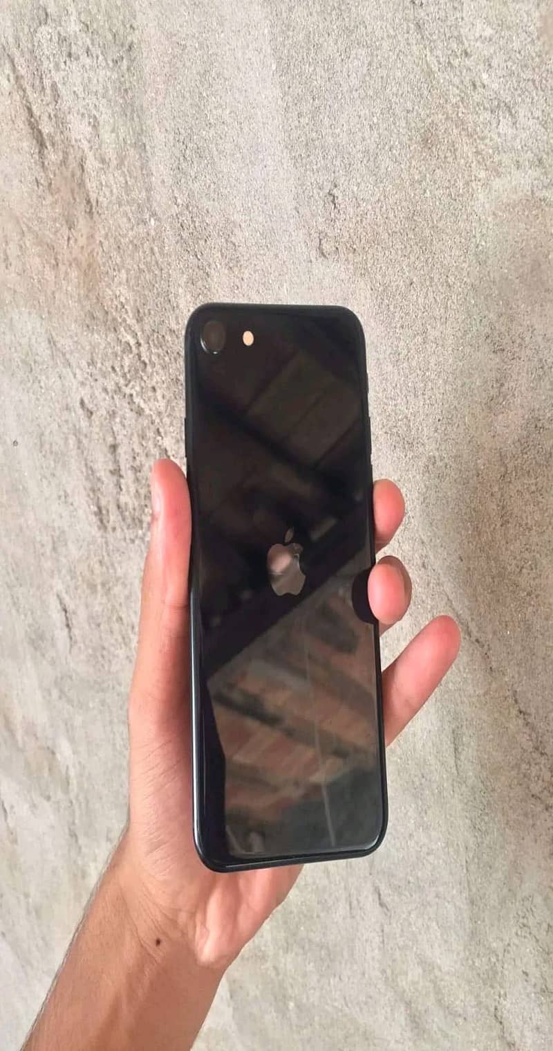 Apple iPhone SE 3rd generation 4