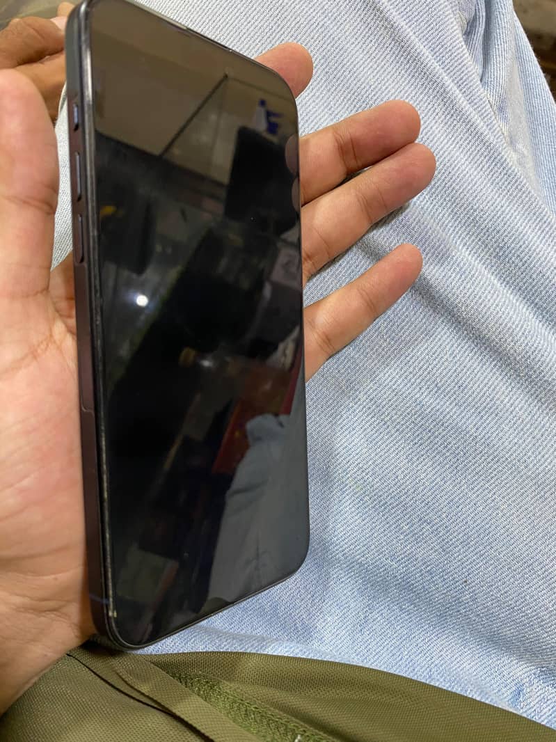 Apple iPhone 15 Pro Max 2
