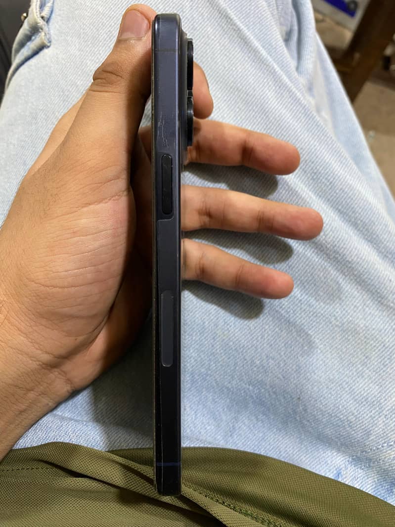 Apple iPhone 15 Pro Max 4
