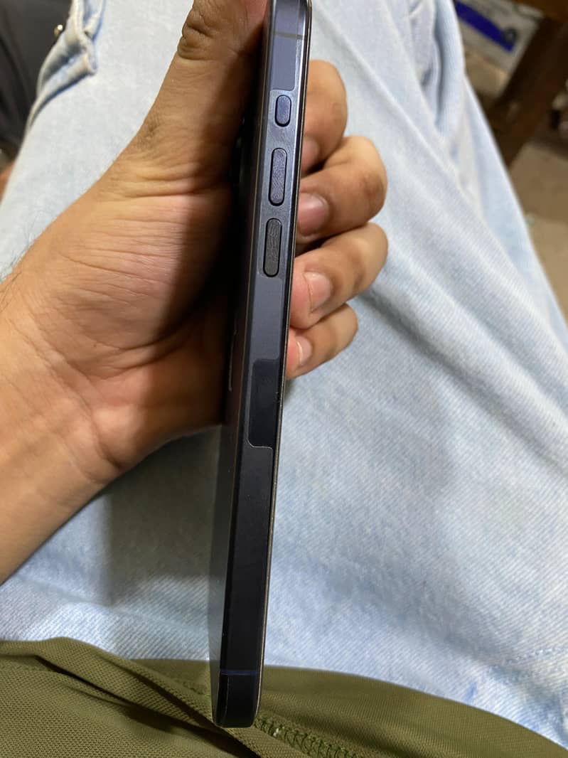 Apple iPhone 15 Pro Max 5