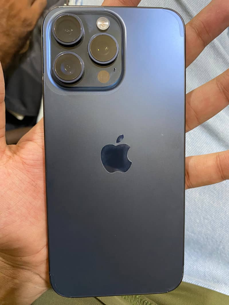Apple iPhone 15 Pro Max 6