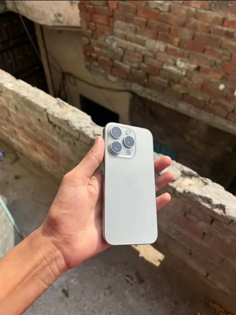 Apple iPhone 15 Pro 1