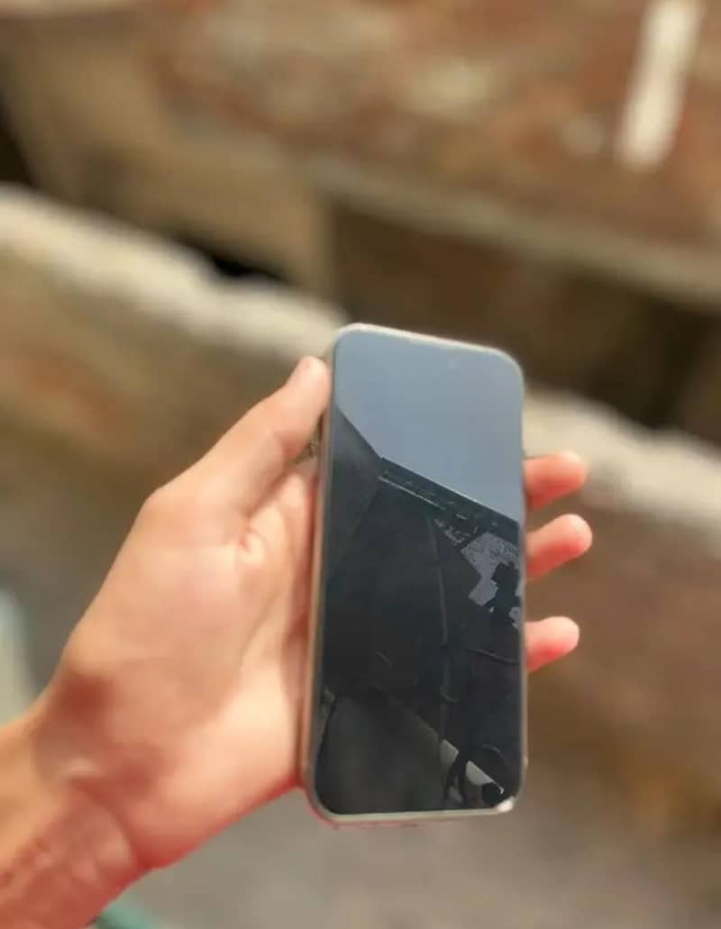 Apple iPhone 15 Pro 2