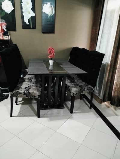 Dinning table with poshish chairs
