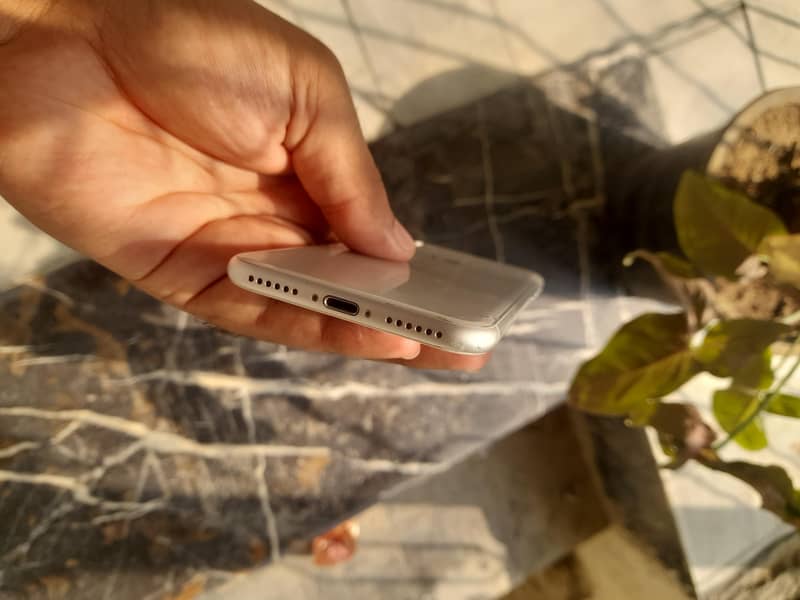 Apple iPhone 8 1