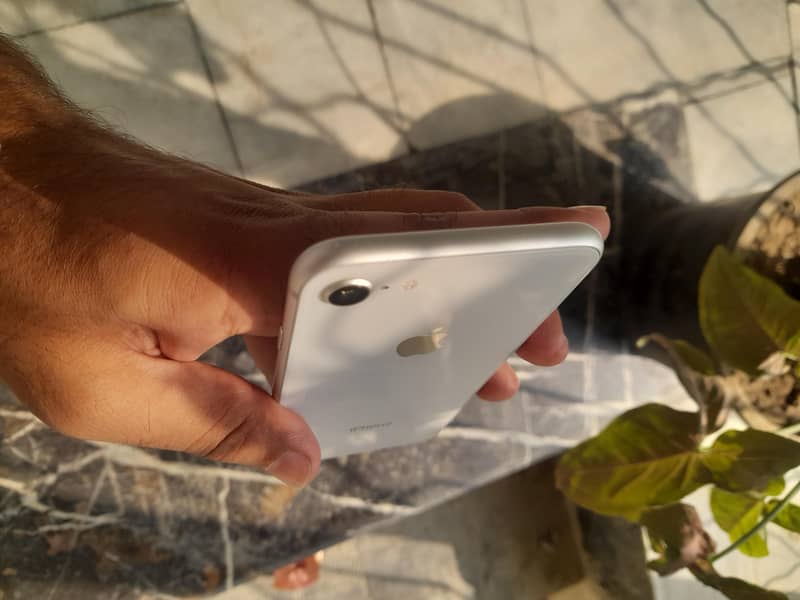 Apple iPhone 8 4