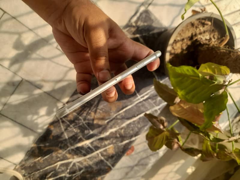 Apple iPhone 8 5