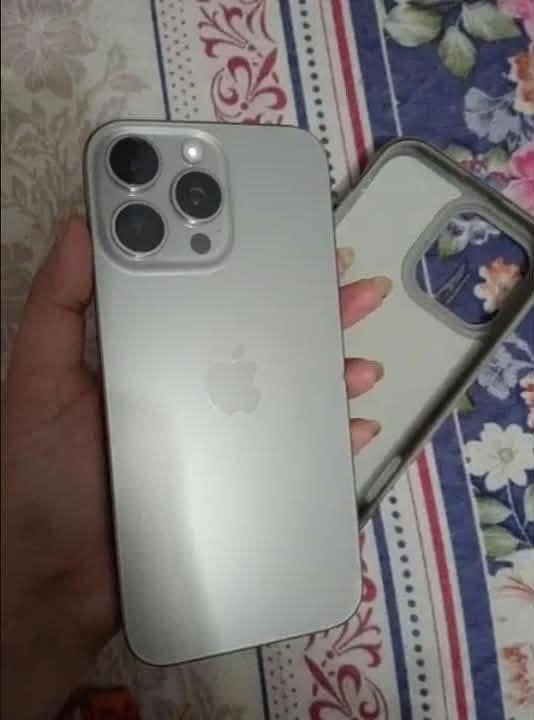 Apple iPhone 16 Pro Max 1