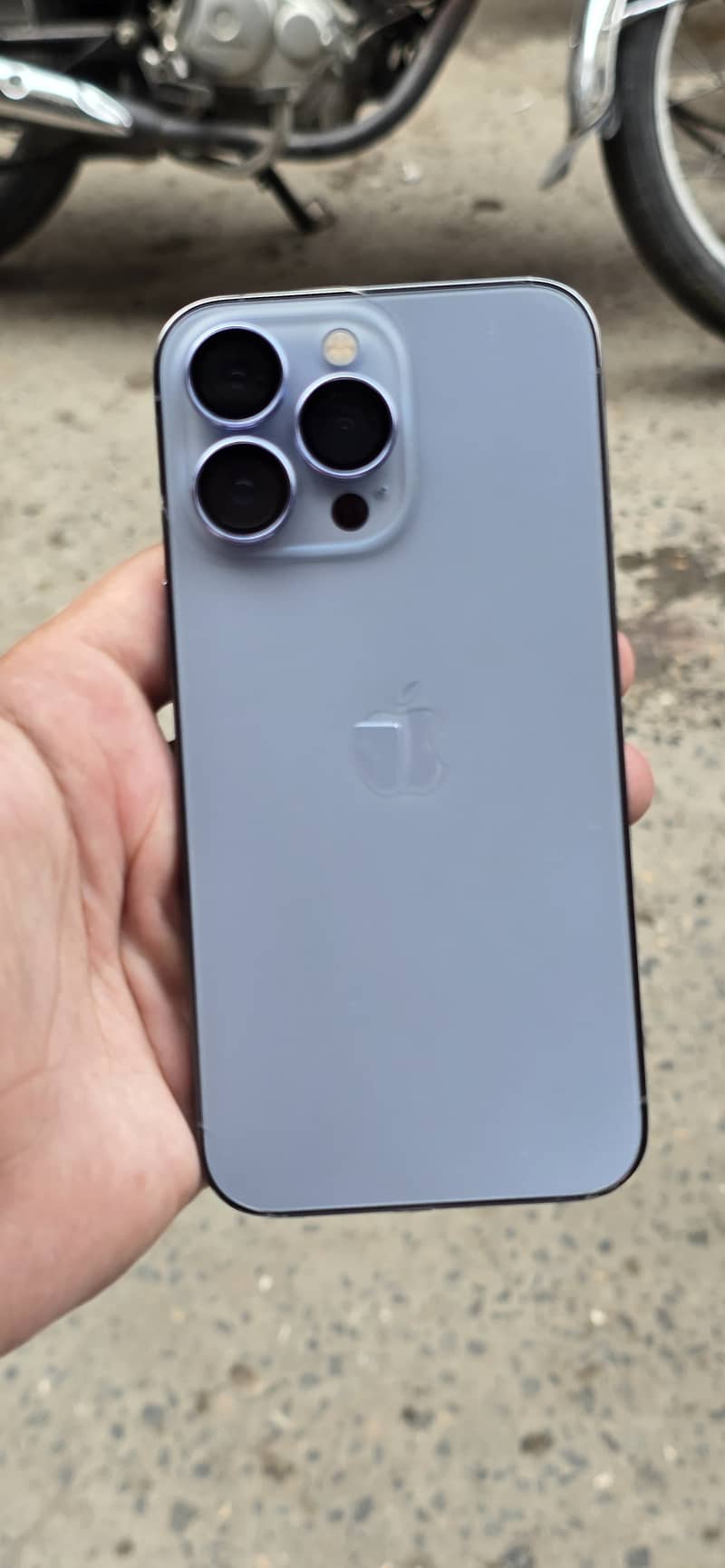 Apple iPhone 13 Pro 1